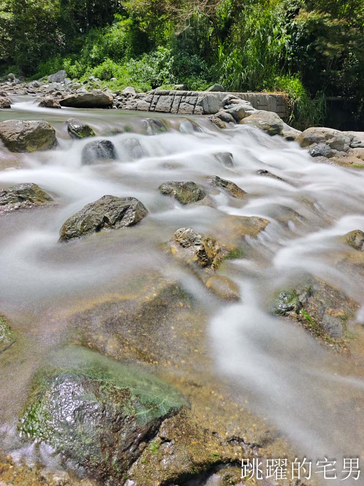 [壽豐景點]白鮑溪戲水點-花蓮秘境峽谷，湛藍溪水充滿神秘感，花蓮人溪邊玩水的好地方，白鮑溪親水園區，花蓮玩水景點推薦
