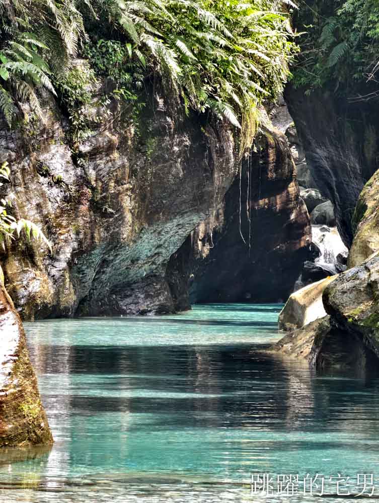 [壽豐景點]白鮑溪戲水點-花蓮秘境峽谷，湛藍溪水充滿神秘感，花蓮人溪邊玩水的好地方，白鮑溪親水園區，花蓮玩水景點推薦