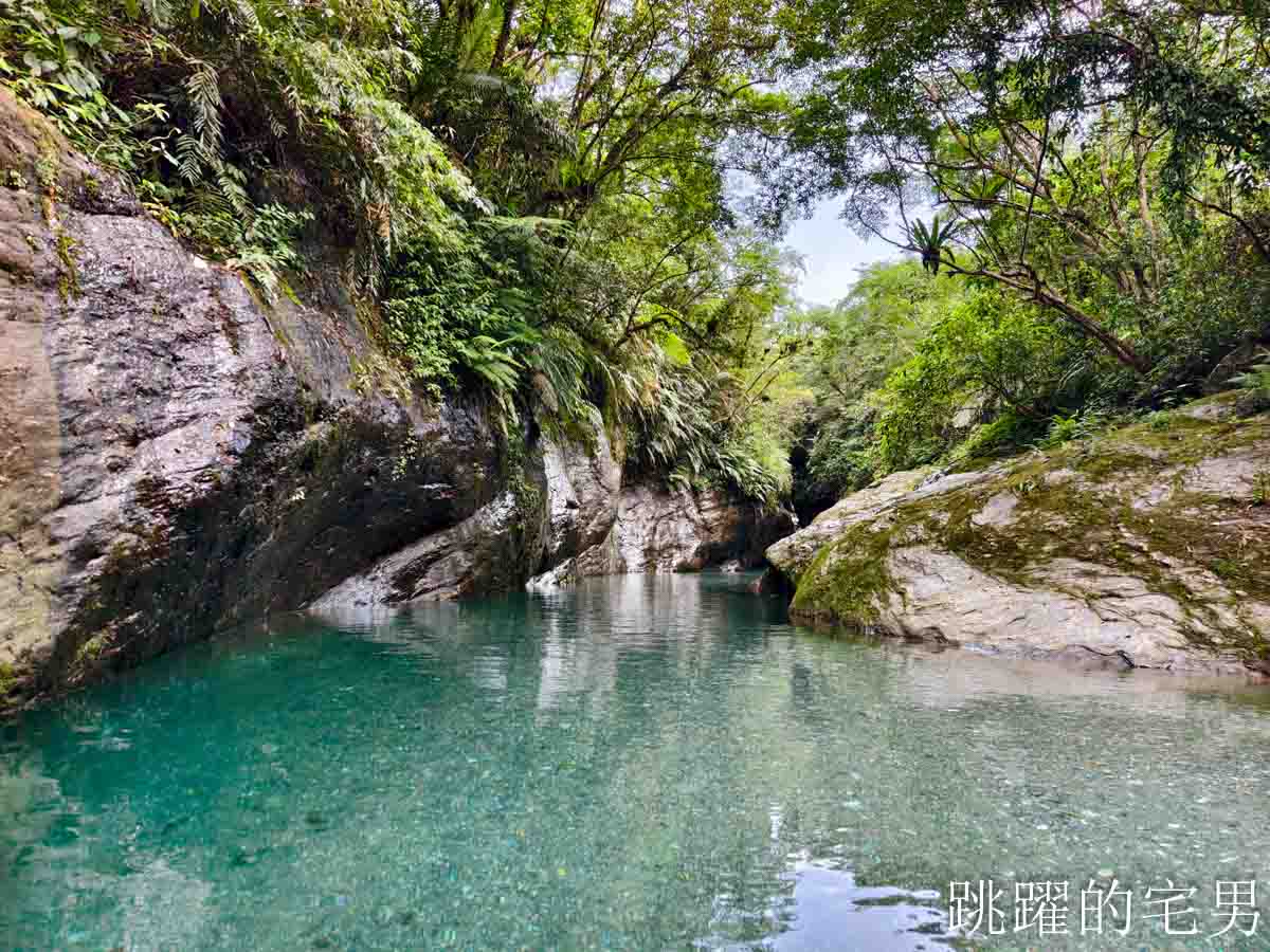 [壽豐景點]白鮑溪戲水點-花蓮秘境峽谷，湛藍溪水充滿神秘感，花蓮人溪邊玩水的好地方，白鮑溪親水園區，花蓮玩水景點推薦