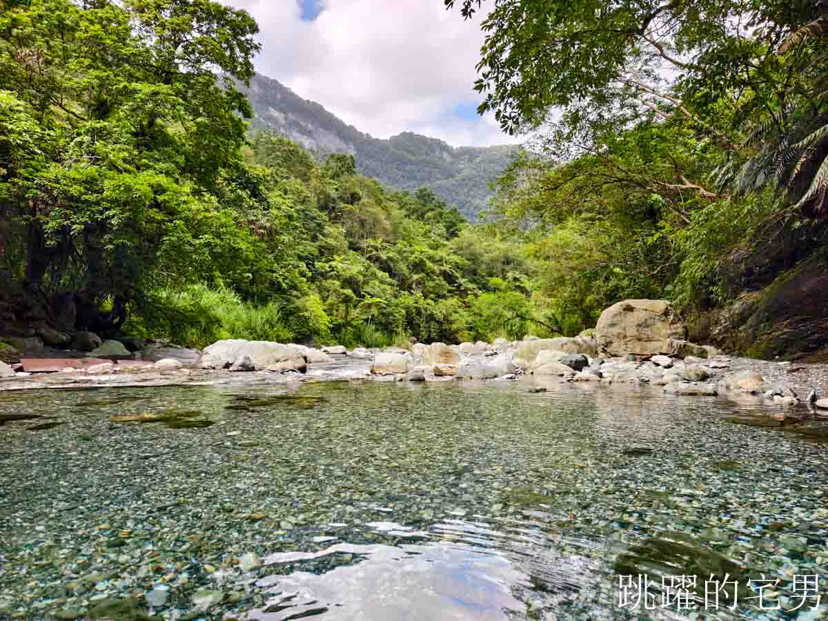 [壽豐景點]白鮑溪戲水點-花蓮秘境峽谷，湛藍溪水充滿神秘感，花蓮人溪邊玩水的好地方，白鮑溪親水園區，花蓮玩水景點推薦