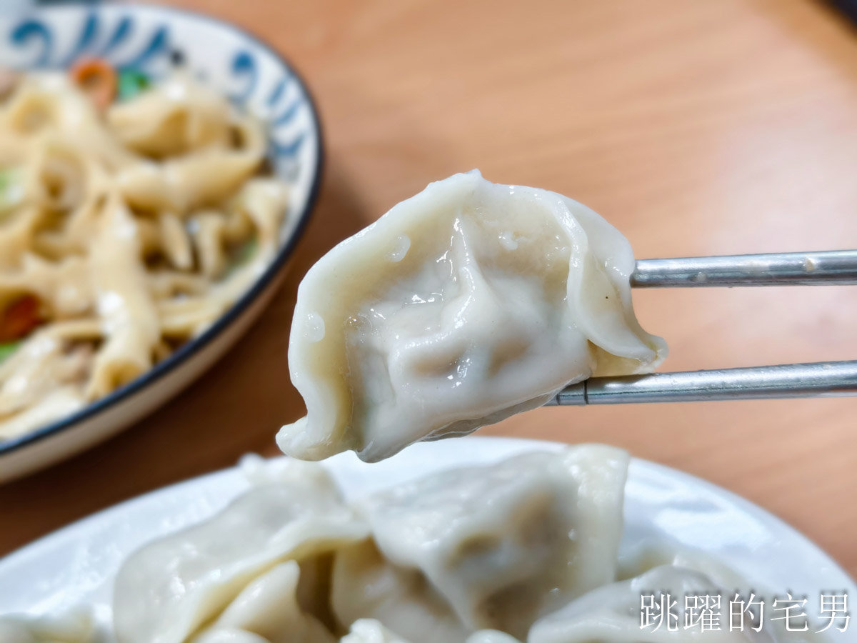 [花蓮美食]美崙第一刀削麵-30年花蓮麵店剝皮辣椒水餃放這麼大也太豪邁，炒刀削麵滋味十足必須吃，美崙美食