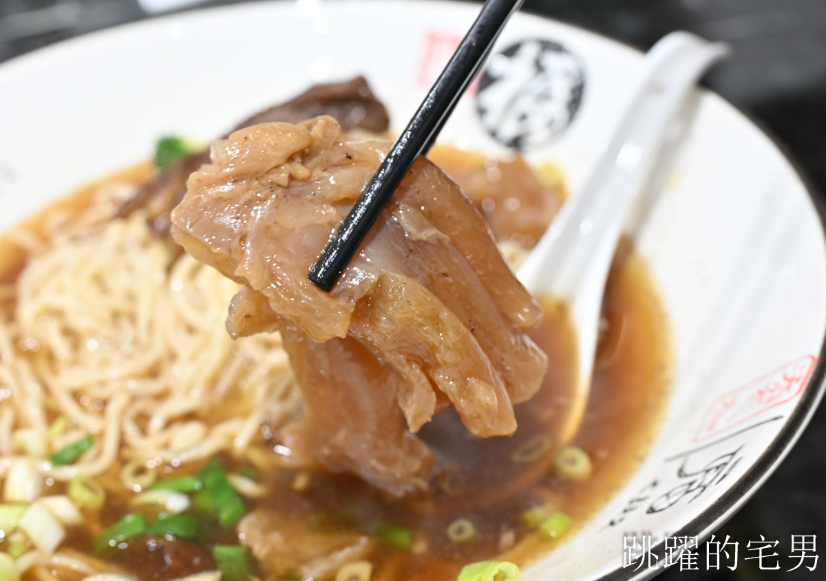 [花蓮美食]為什麽牛私廚麵坊-巷弄老宅淡香醇牛肉湯，肋條真好吃還有酸菜自由，辣牛油，菜單豐富，花蓮牛肉麵