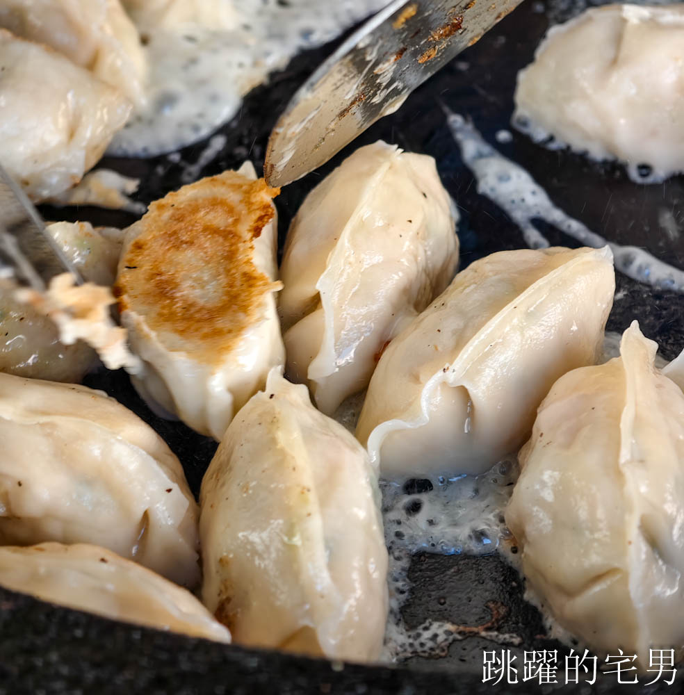 [花蓮吉安早餐]北昌黃金鍋貼早餐店-超過30年花蓮早餐，要拿號碼牌的現煎鍋貼，超嫩花蓮蛋餅