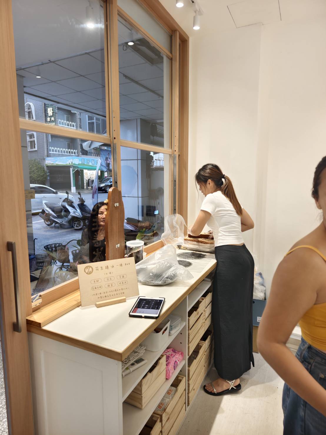 [花蓮冰店]花蓮冰棧重新裝潢，真材實料水果綿綿冰! 不定期與洄游潤餅推出花生捲冰