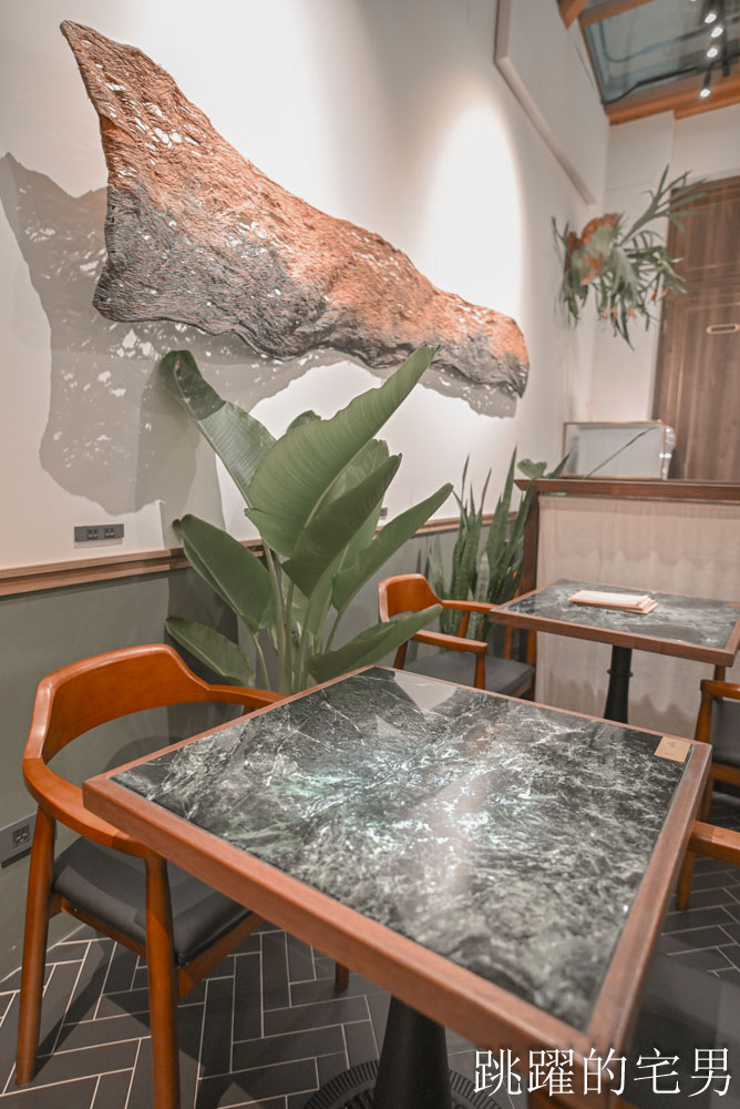 [花蓮美食]方方家FUN.Kitchen-大推這間花蓮簡餐，空間有質感，紅燒肉好吃到不行，還能免費加飯加滷汁，宿里旅行舍