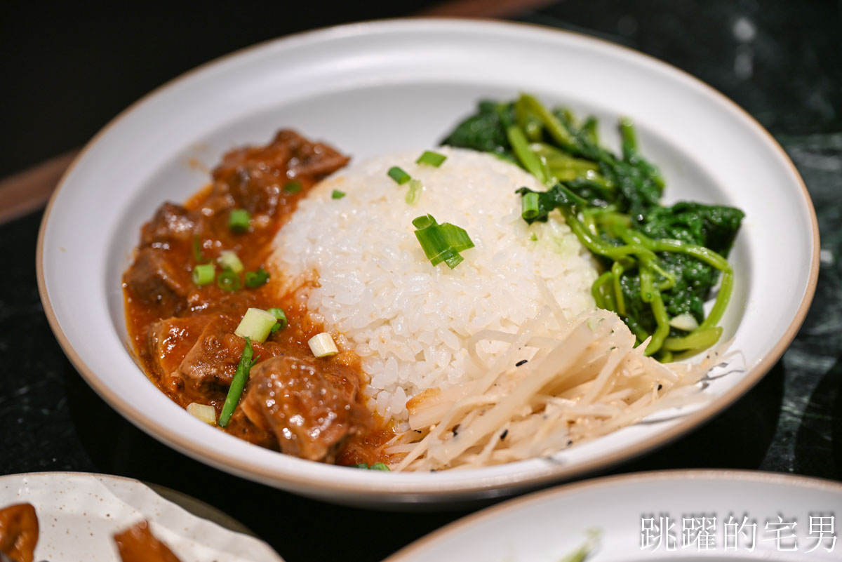 [花蓮美食]方方家FUN.Kitchen-大推這間花蓮簡餐，空間有質感，紅燒肉好吃到不行，還能免費加飯加滷汁，宿里旅行舍