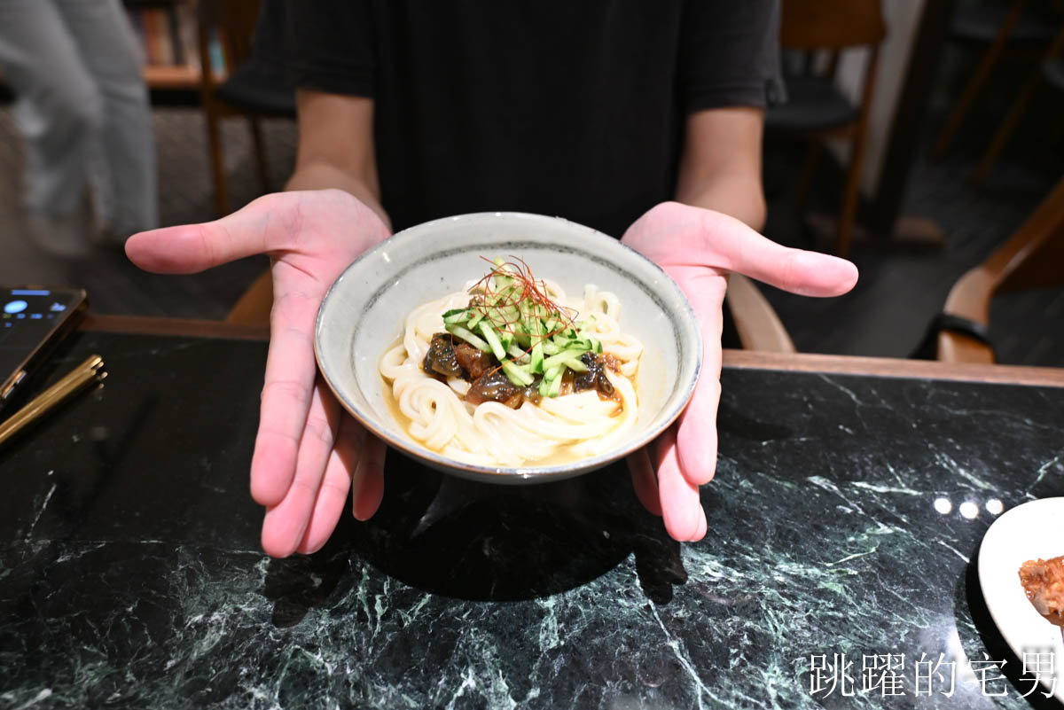 [花蓮美食]方方家FUN.Kitchen-大推這間花蓮簡餐，空間有質感，紅燒肉好吃到不行，還能免費加飯加滷汁，宿里旅行舍