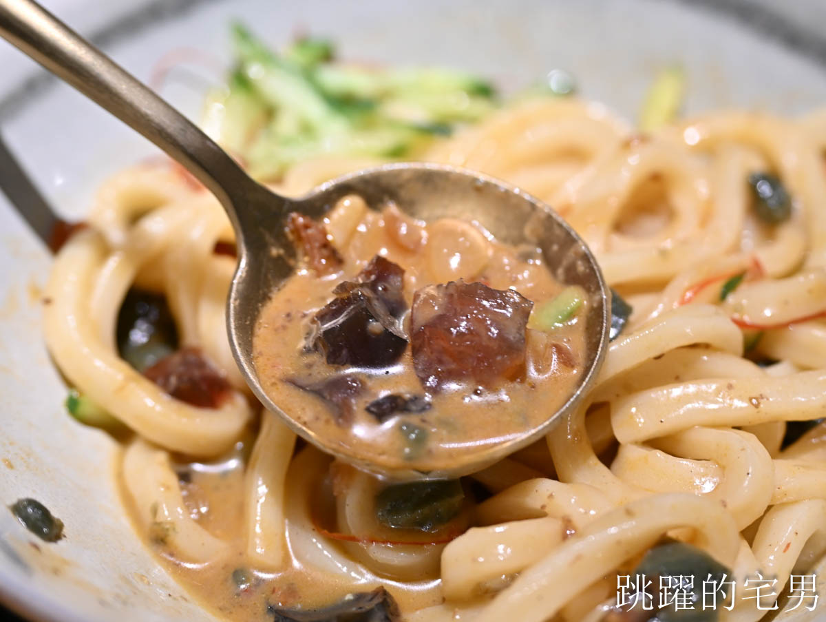 [花蓮美食]方方家FUN.Kitchen-大推這間花蓮簡餐，空間有質感，紅燒肉好吃到不行，還能免費加飯加滷汁，宿里旅行舍