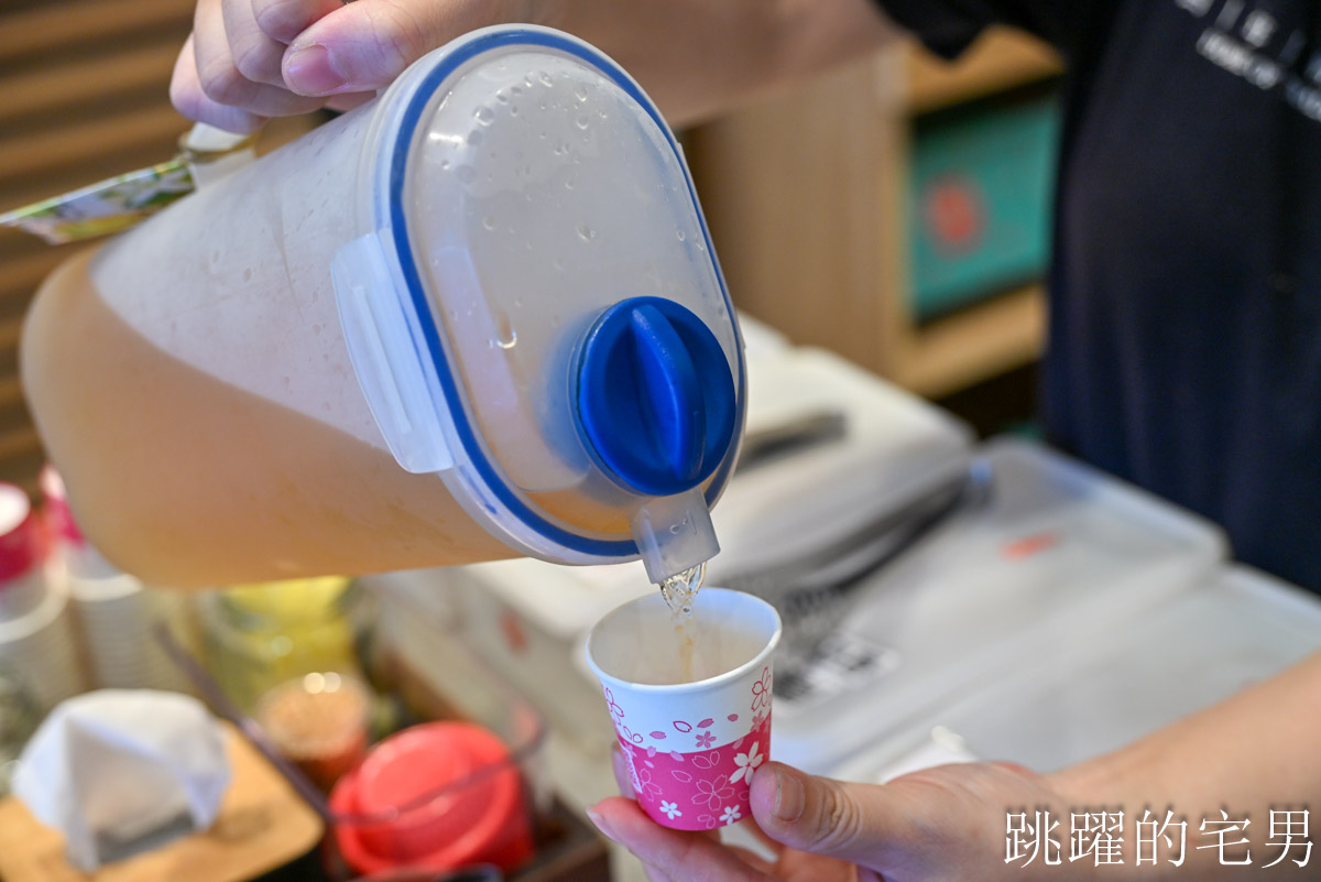 [花蓮伴手禮推薦]百年傳奇-花蓮名產店全品項試吃，花蓮文旦柚「青柚沙其馬」無化學添加劑酥脆口感令人驚喜，限定柚花茶必買