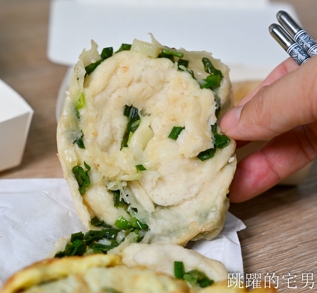 [花蓮早餐]花蓮無名早餐- 超厚蔥油餅夾蔥蛋香氣飽滿，老麵小籠包我要吃10顆!