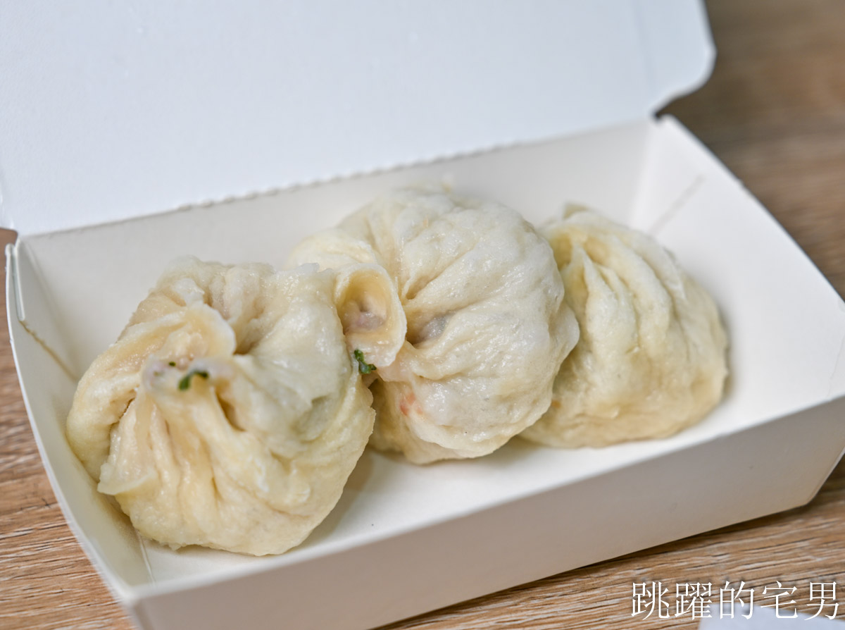 [花蓮早餐]花蓮無名早餐- 超厚蔥油餅夾蔥蛋香氣飽滿，老麵小籠包我要吃10顆!