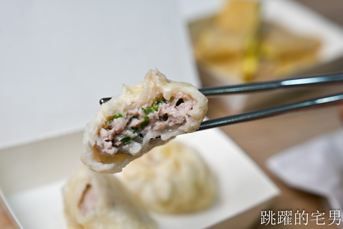 [花蓮早餐]花蓮無名早餐- 超厚蔥油餅夾蔥蛋香氣飽滿，老麵小籠包我要吃10顆!