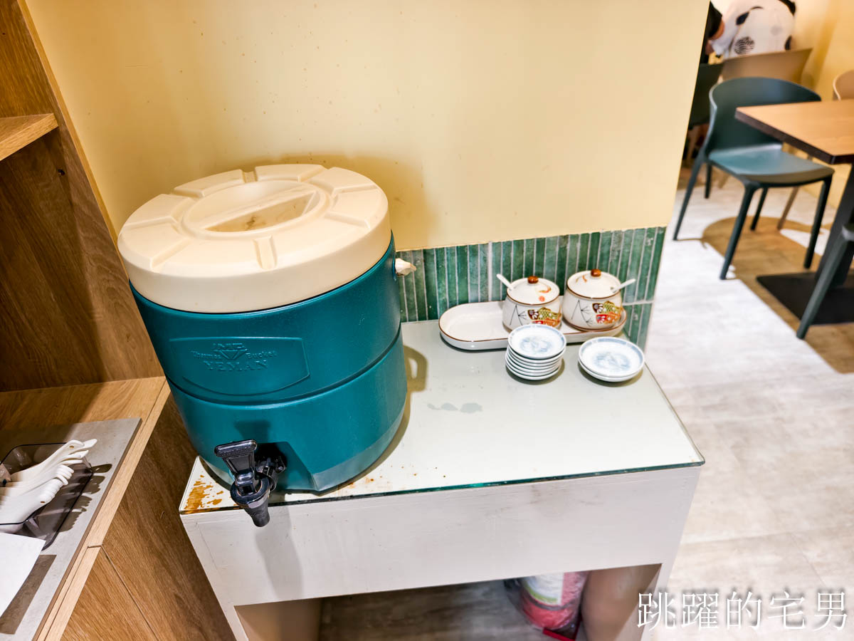 [花蓮美食推薦]咻咻花蓮麵店超濃郁和風湯頭一喝入魂 ! 溫體豬肉有夠鮮甜必吃，空間舒適，花蓮火車站美食