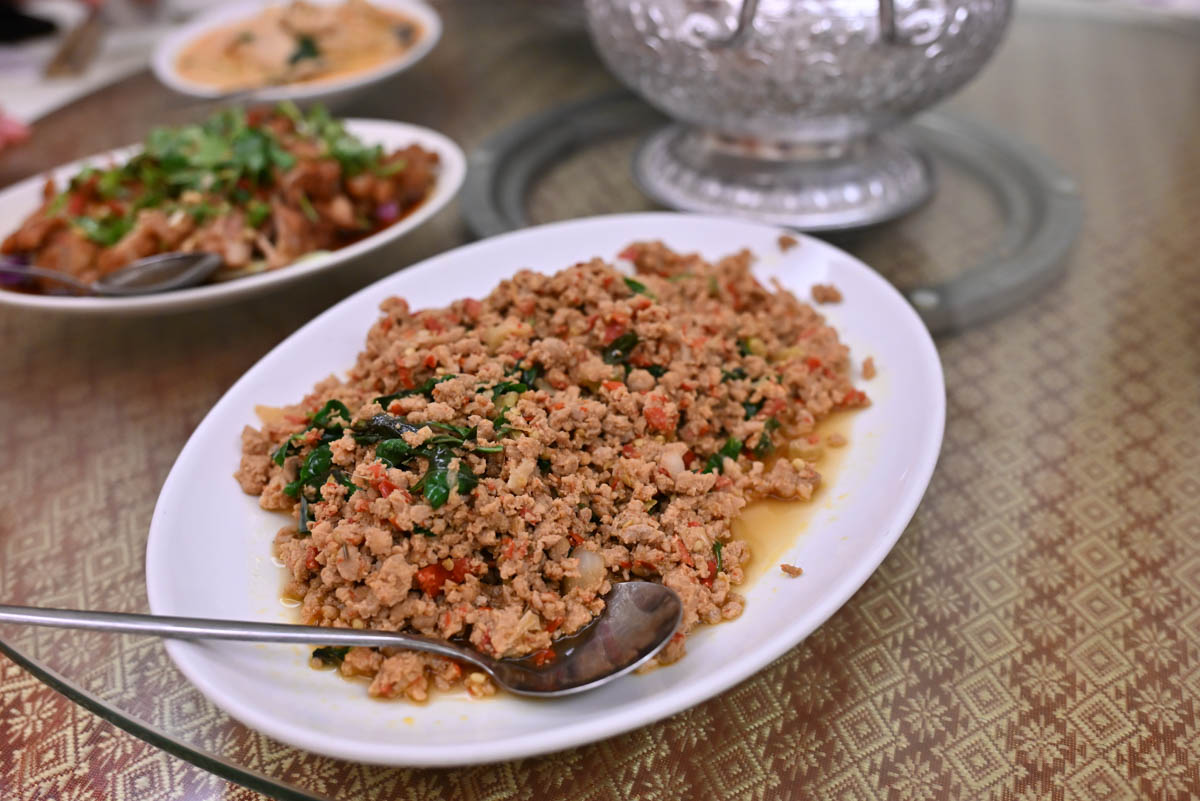 [花蓮美食]伊江滇緬料理-雲南破酥包也太好吃了吧! 口感超有層次，蜜紅豆香甜得宜! 這家花蓮老店必點