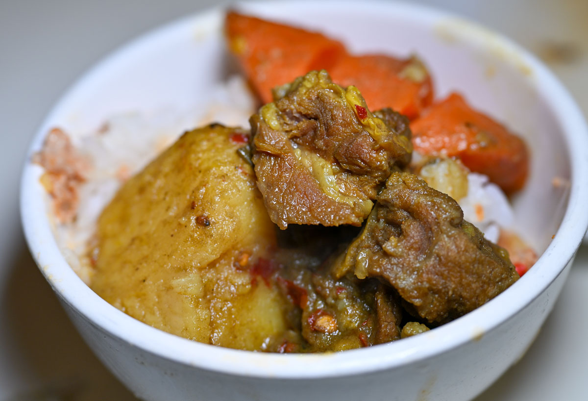 [花蓮美食]伊江滇緬料理-雲南破酥包也太好吃了吧! 口感超有層次，蜜紅豆香甜得宜! 這家花蓮老店必點