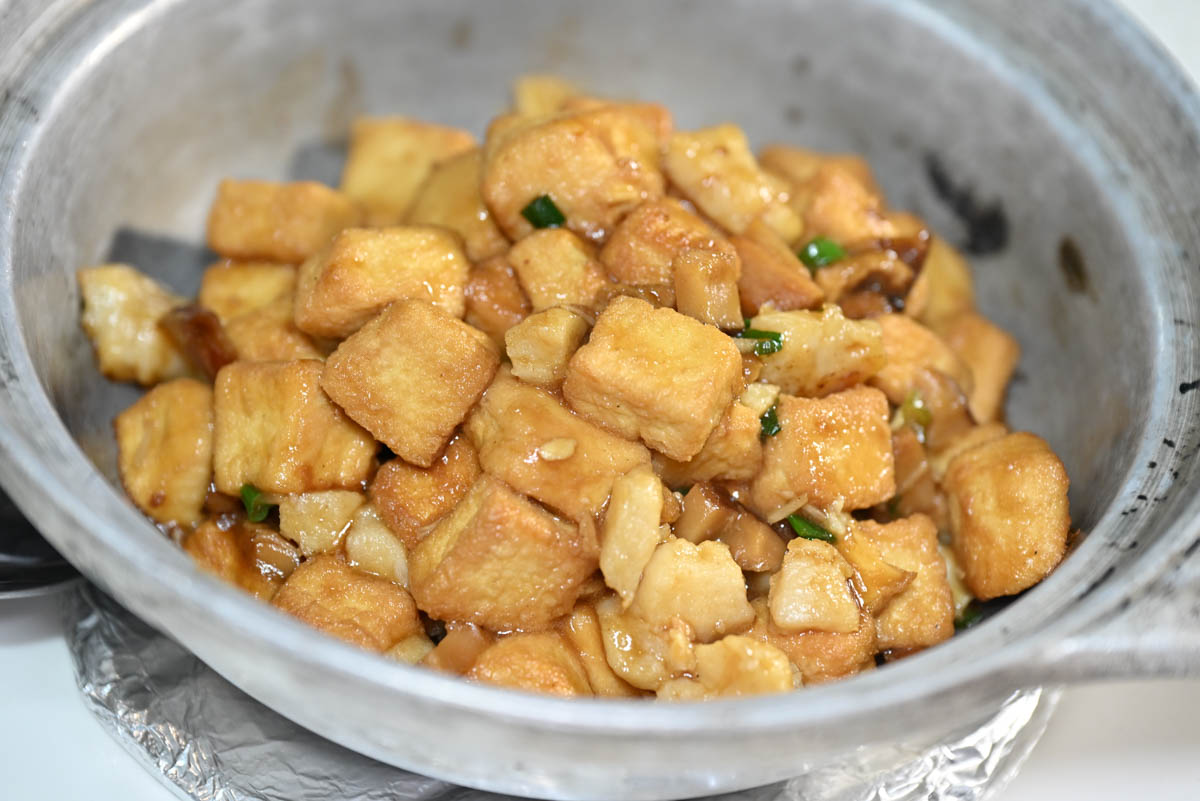 [新店美食]宸軒園粵菜海鮮中興店-香港師傅的乾炒牛河鑊氣十足必吃! 包廂唱歌，公司家族節日聚餐外燴合菜，新店粵菜餐廳推薦，