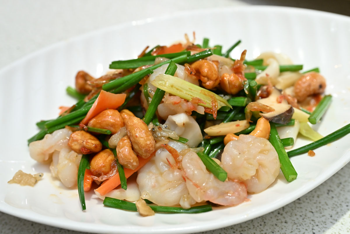 [新店美食]宸軒園粵菜海鮮中興店-香港師傅的乾炒牛河鑊氣十足必吃! 包廂唱歌，公司家族節日聚餐外燴合菜，新店粵菜餐廳推薦，