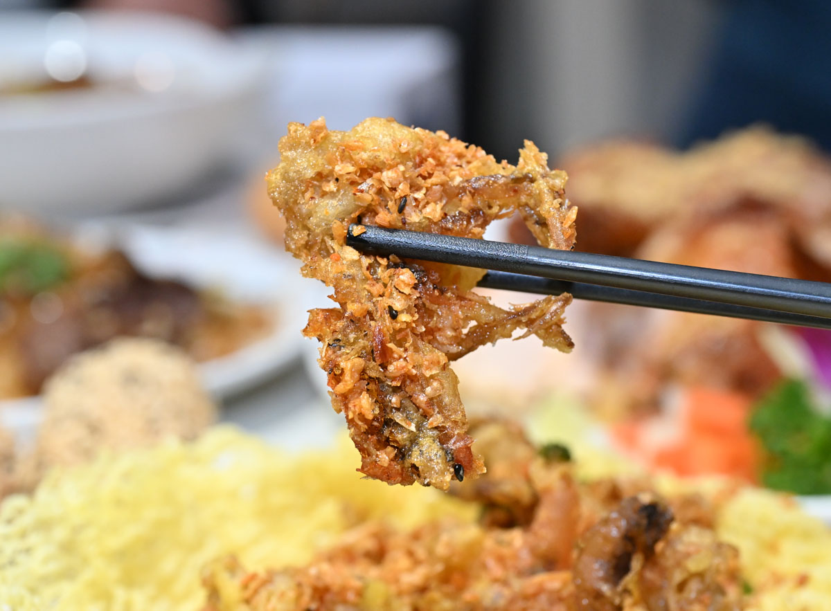 [新店美食]宸軒園粵菜海鮮中興店-香港師傅的乾炒牛河鑊氣十足必吃! 包廂唱歌，公司家族節日聚餐外燴合菜，新店粵菜餐廳推薦，