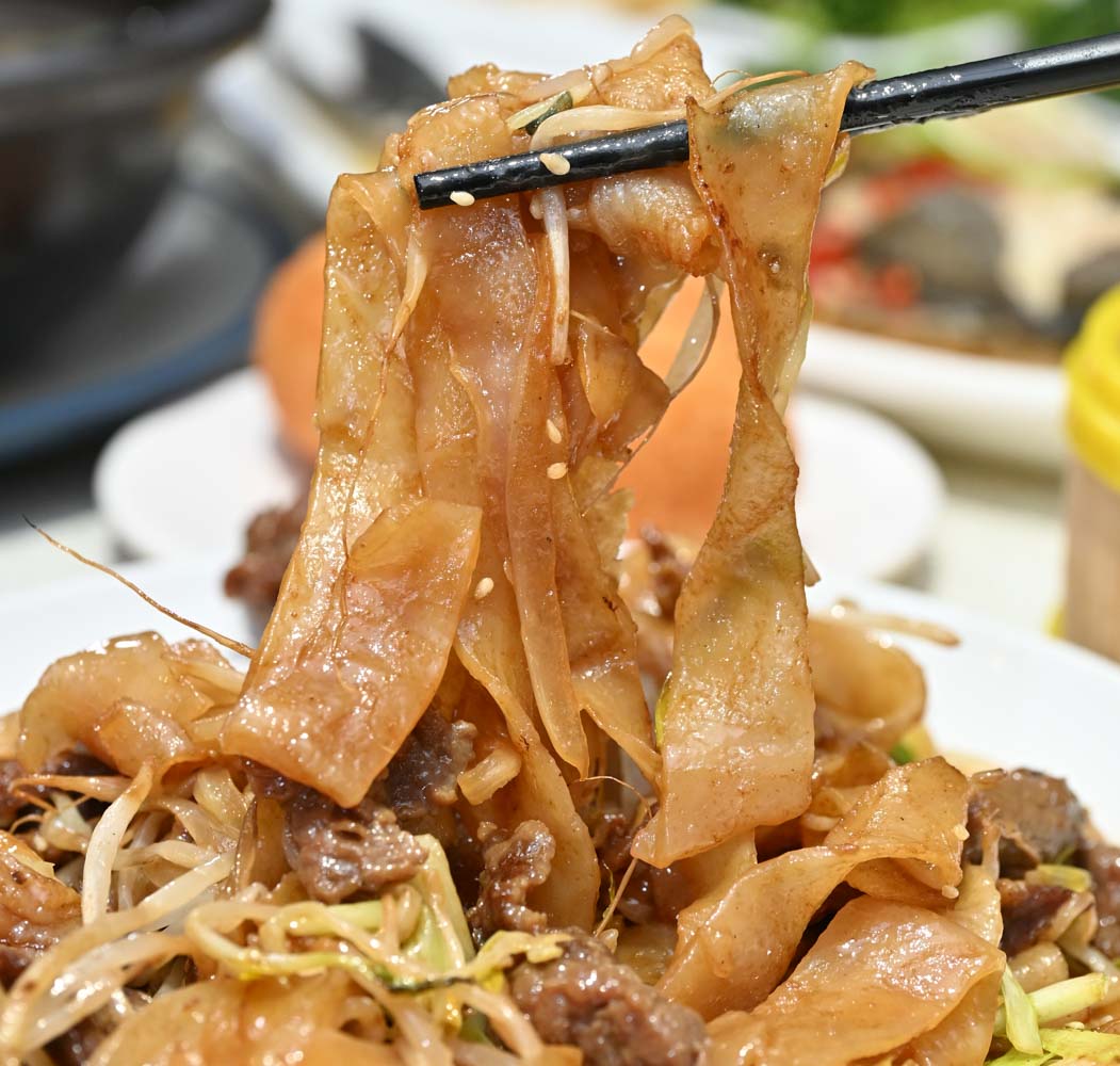 [新店美食]宸軒園粵菜海鮮中興店-香港師傅的乾炒牛河鑊氣十足必吃! 包廂唱歌，公司家族節日聚餐外燴合菜，新店粵菜餐廳推薦，
