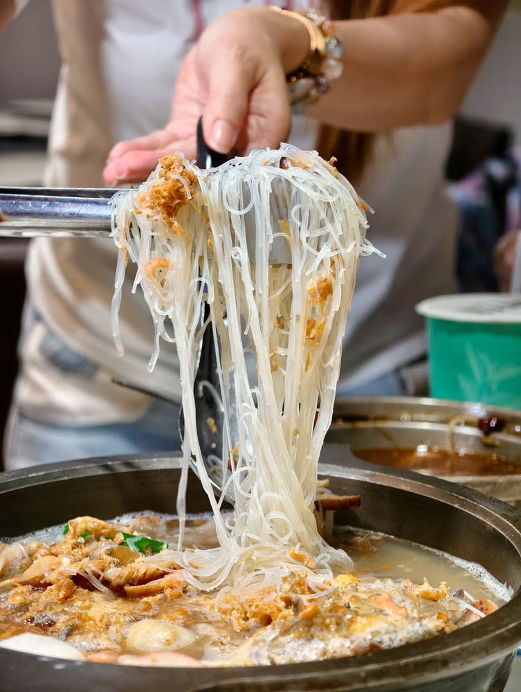 [新店美食]宸軒園粵菜海鮮中興店-香港師傅的乾炒牛河鑊氣十足必吃! 包廂唱歌，公司家族節日聚餐外燴合菜，新店粵菜餐廳推薦，