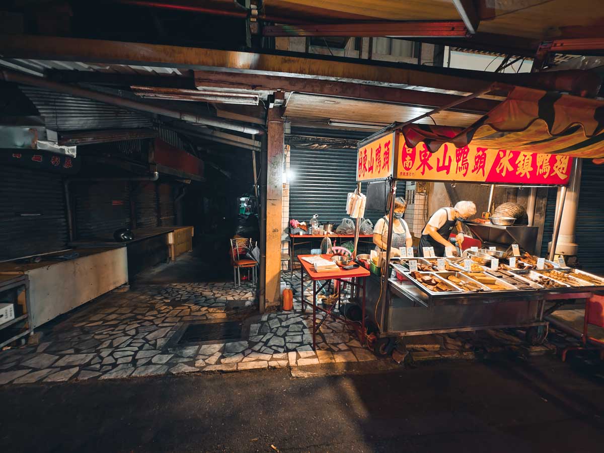 [花蓮美食]台南東山鴨頭花蓮和平店-花蓮這家東山鴨頭價格超實惠，豆干也太好吃了吧，老店值得推!