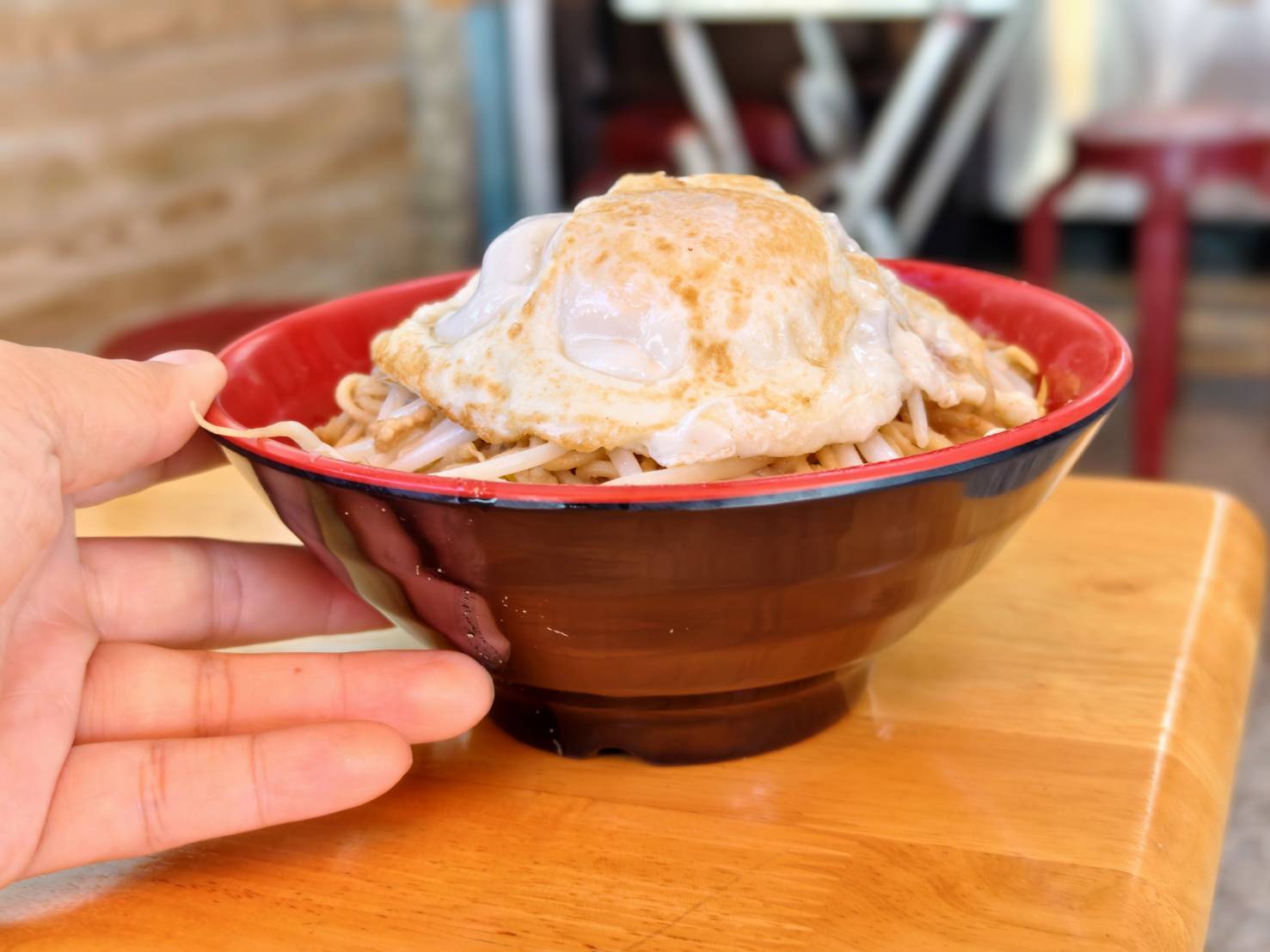 [花蓮吉安早餐]康樂早餐-雙蛋口感超特別，這家花蓮蛋餅推薦，炒麵、炒米粉還有米粉羹，蘿蔔糕也是人氣王