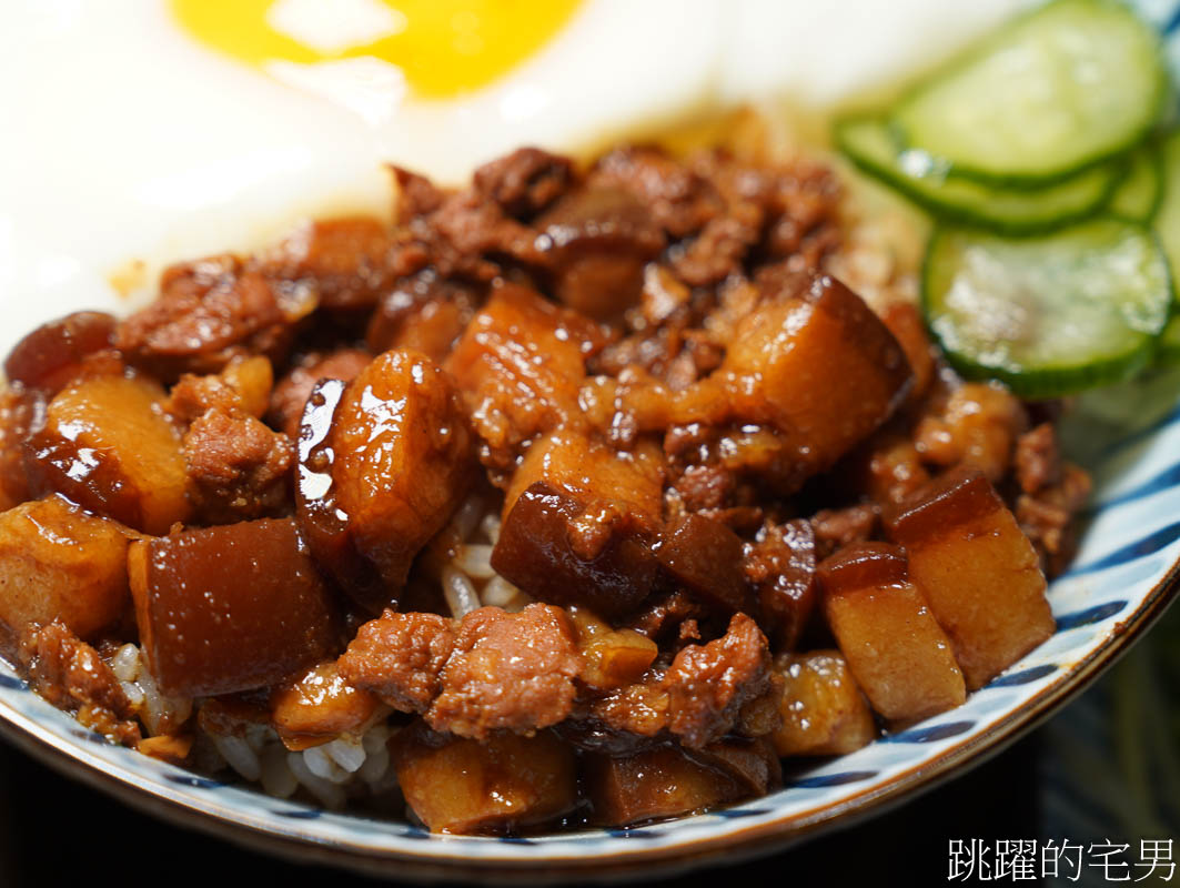 [花蓮美食]飯人小吃店-必吃花蓮滷肉飯! 滿滿膠質特別香料味，再來個半熟蛋絕妙! 飯人小吃店菜單，花蓮小吃
