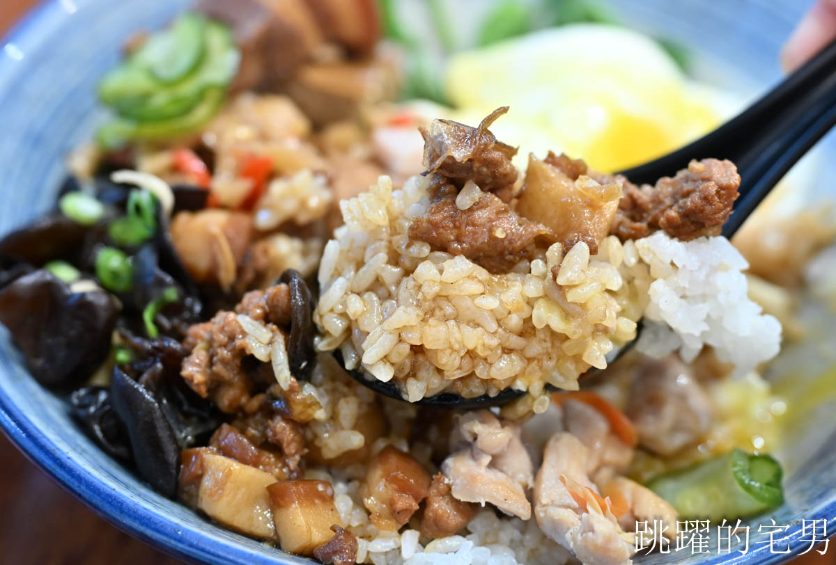 [花蓮美食]飯人小吃店-必吃花蓮滷肉飯! 滿滿膠質特別香料味，再來個半熟蛋絕妙! 飯人小吃店菜單，花蓮小吃