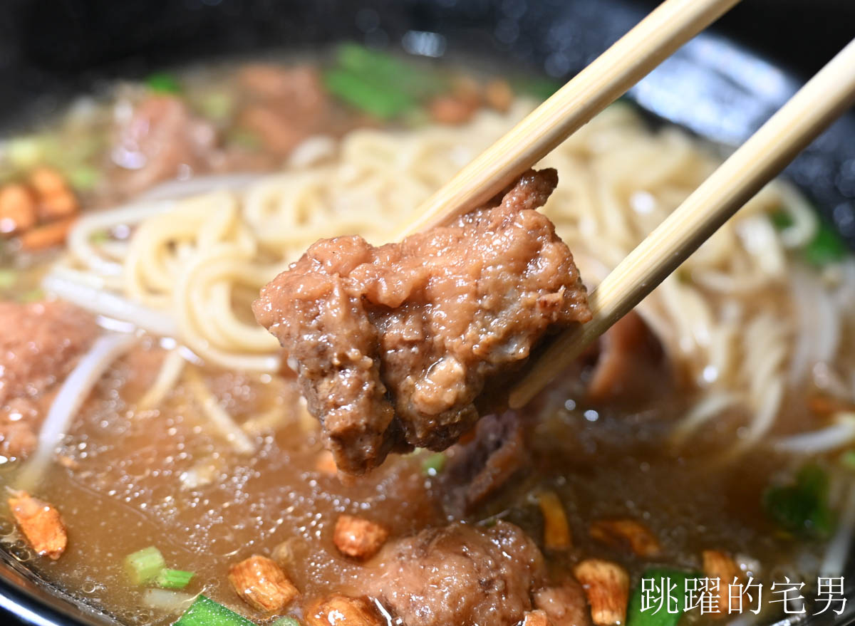 [花蓮美食]傳承70年來成排骨麵搬家-用餐空間質感再提升，更好停車，豬腳排骨麵味道超濃郁