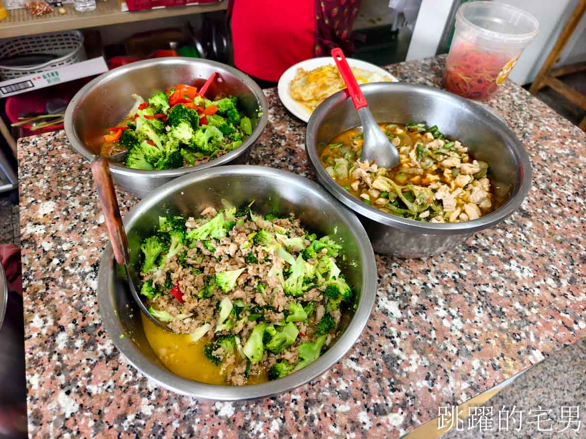 [花蓮美食]北興路泰國小吃-工業區旁泰國大姐牛肉湯真好喝，份量超足!