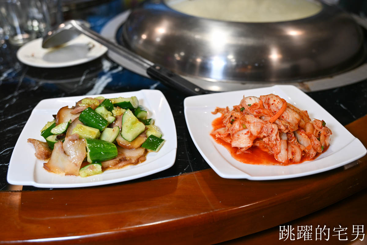 [新北三重美食]安慶小館鐵鍋燉私房菜- 新北市東北菜一位難求，等半年才吃到，現蒸花捲、撈拌海鮮、紅燒鵝肉馬鈴薯粉條好好吃