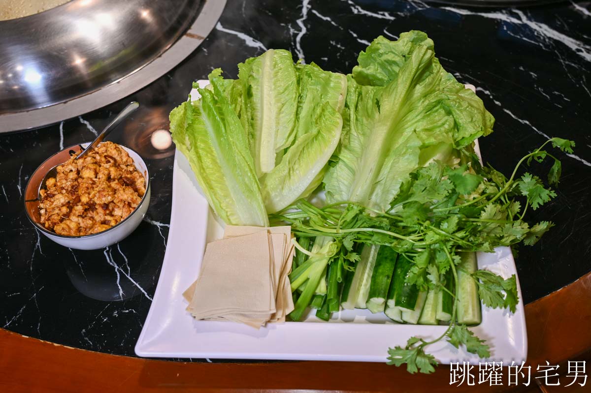 [新北三重美食]安慶小館鐵鍋燉私房菜- 新北市東北菜一位難求，等半年才吃到，現蒸花捲、撈拌海鮮、紅燒鵝肉馬鈴薯粉條好好吃