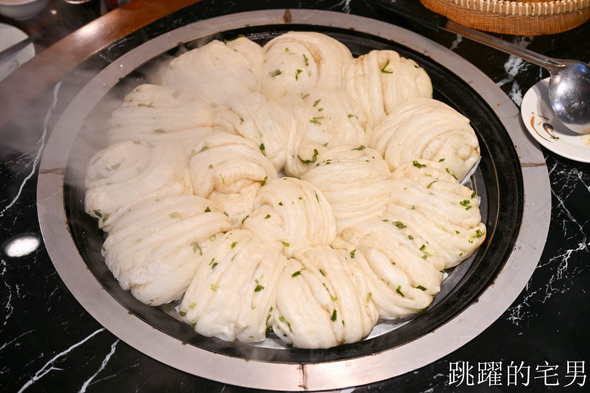 [新北三重美食]安慶小館鐵鍋燉私房菜- 新北市東北菜一位難求，等半年才吃到，現蒸花捲、撈拌海鮮、紅燒鵝肉馬鈴薯粉條好好吃