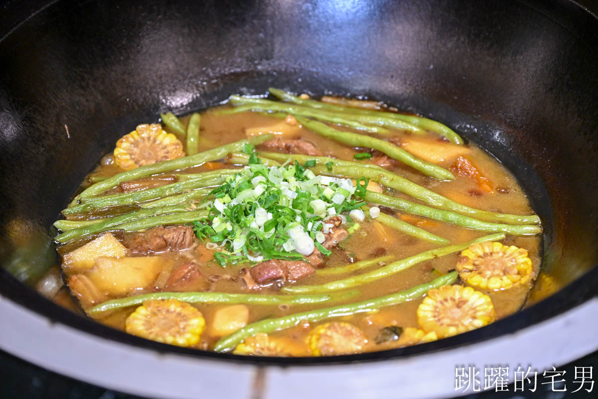 [新北三重美食]安慶小館鐵鍋燉私房菜- 新北市東北菜一位難求，等半年才吃到，現蒸花捲、撈拌海鮮、紅燒鵝肉馬鈴薯粉條好好吃