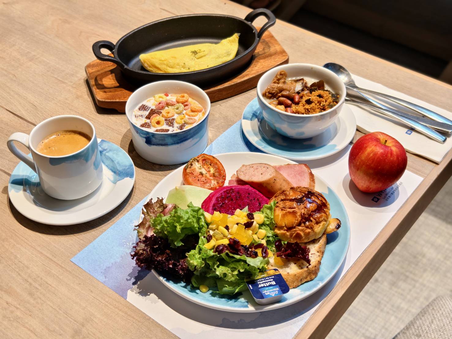 [日月潭飯店推薦]日月潭力麗溫德姆溫泉酒店-3天2夜帶媽媽住五星級店，質感太好啦!  房間標配溫泉池，行政酒廊、還有日月潭最大室內親子遊戲空間