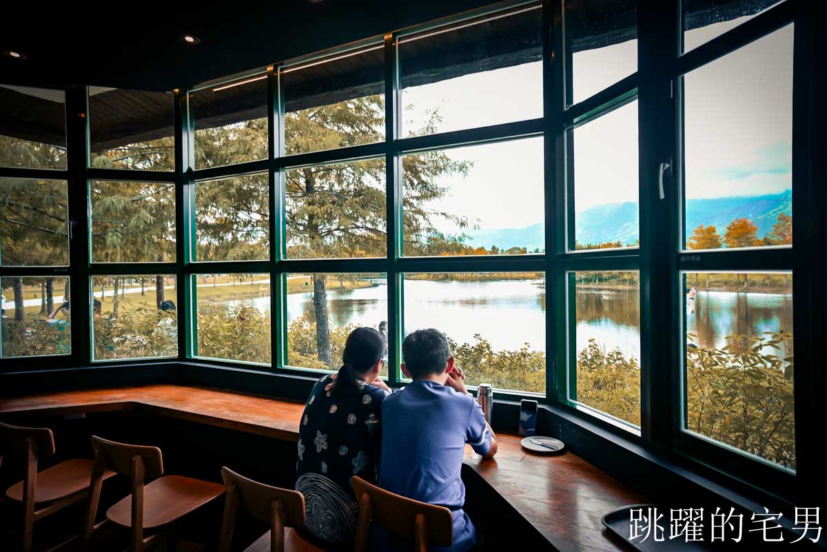 [花蓮壽豐景點懶人包]夢幻星巴克「星巴克花蓮理想門市」理想PAARK水岸生活坐擁絕美湖景環繞著落羽松，進駐9家在地美味，文青選物神農生活 這裡根本在歐洲，搭船遊遍落羽松湖畔