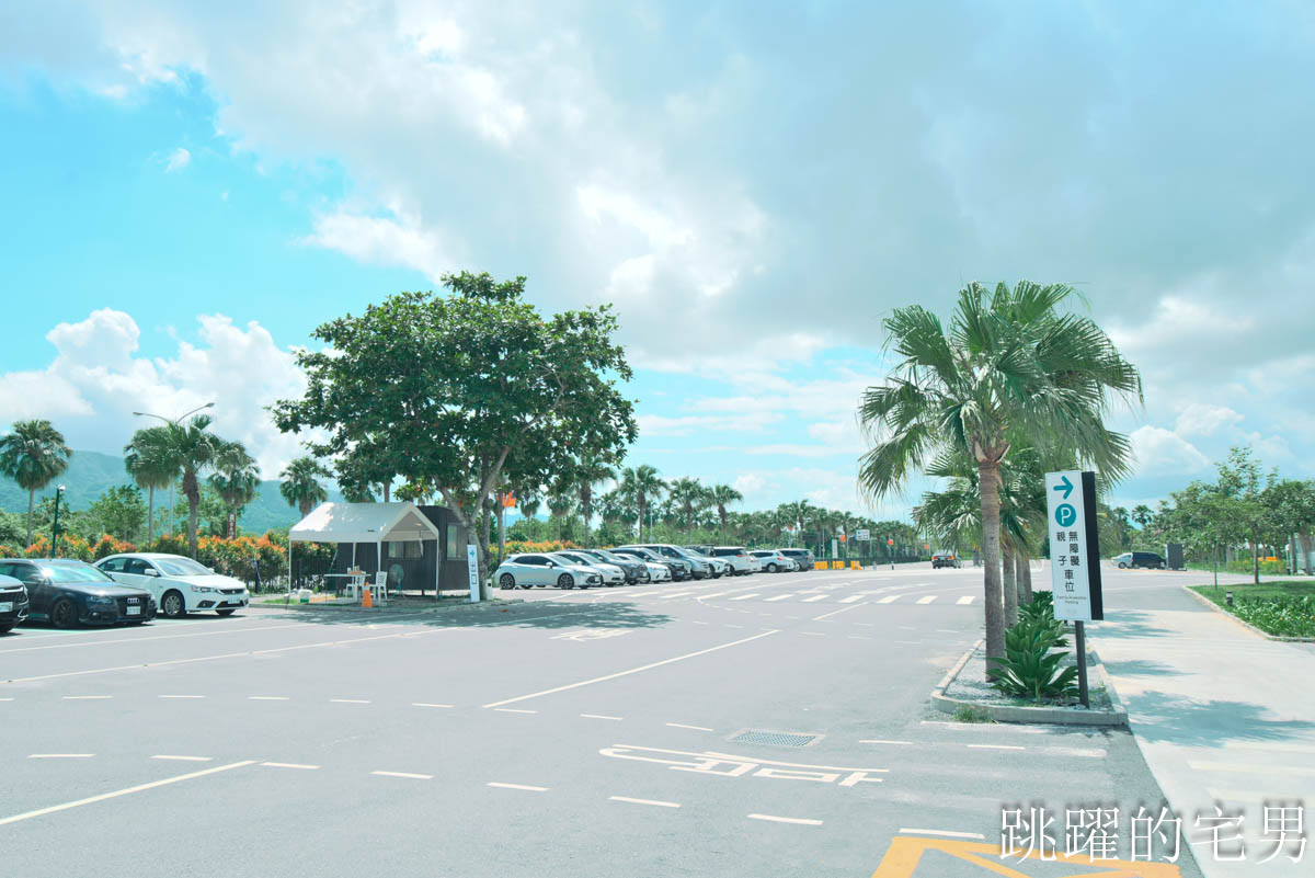 [花蓮壽豐景點懶人包]夢幻星巴克「星巴克花蓮理想門市」理想PAARK水岸生活坐擁絕美湖景環繞著落羽松，進駐9家在地美味，文青選物神農生活 這裡根本在歐洲，搭船遊遍落羽松湖畔