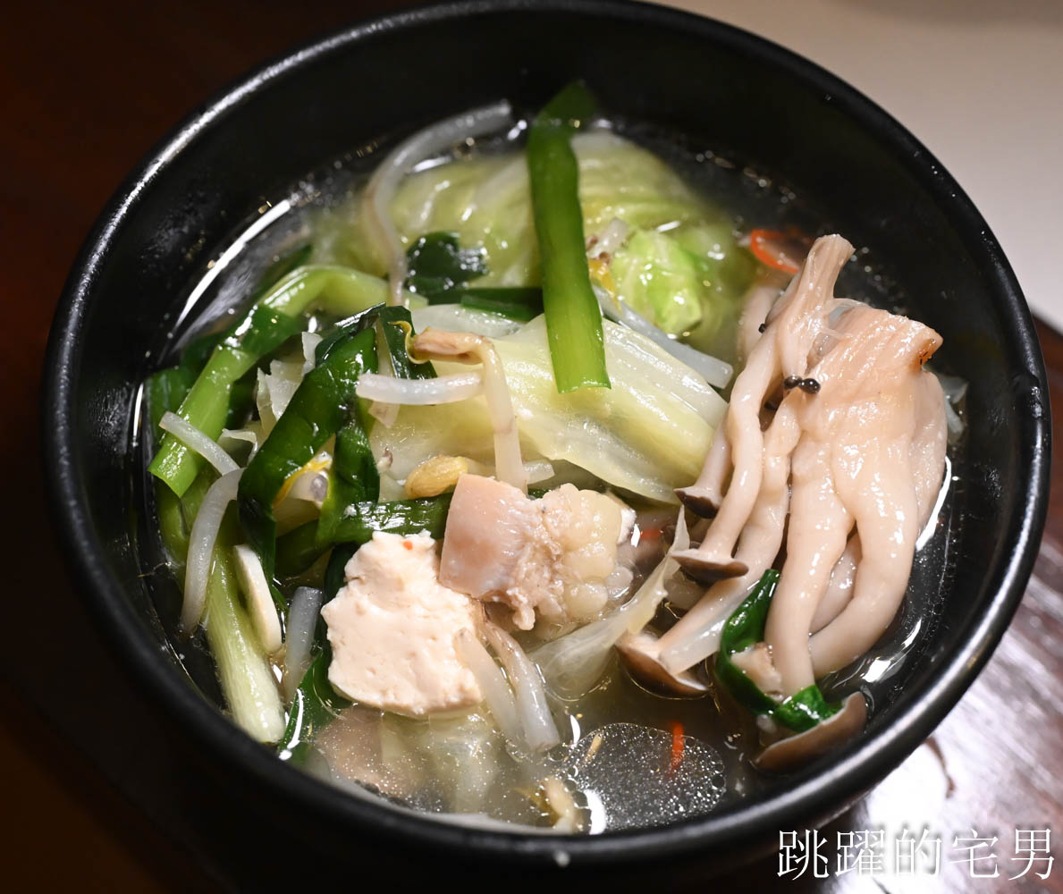 [花蓮美食]芝麻開門上海支店-花蓮日式料理空間舒適有質感，博多牛腸鍋油脂豐富超日本風味，稻草燒火焰料理也太吸睛! 附設停車位，花蓮下午有營業餐廳