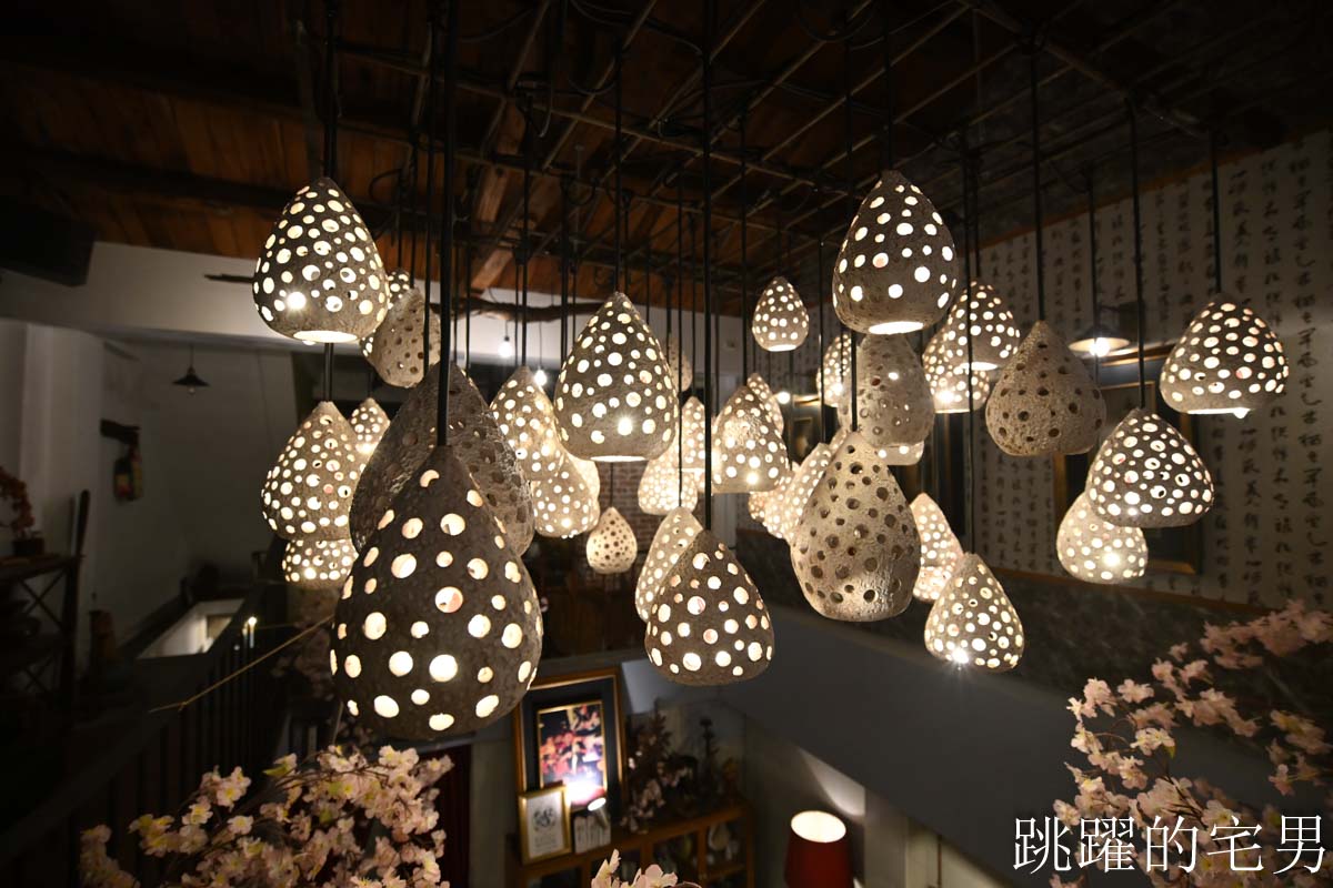 [花蓮美食]芝麻開門上海支店-花蓮日式料理空間舒適有質感，博多牛腸鍋油脂豐富超日本風味，稻草燒火焰料理也太吸睛! 附設停車位，花蓮下午有營業餐廳