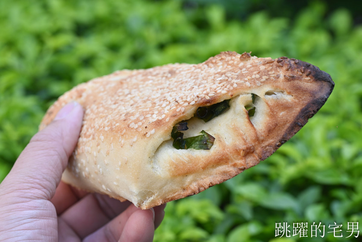 [台北燒餅推薦]盛味豐炭烤燒餅-營業時間從早到晚每個人都買超多，豆沙鍋餅我的愛，科技大樓站美食推薦蔥餅超香