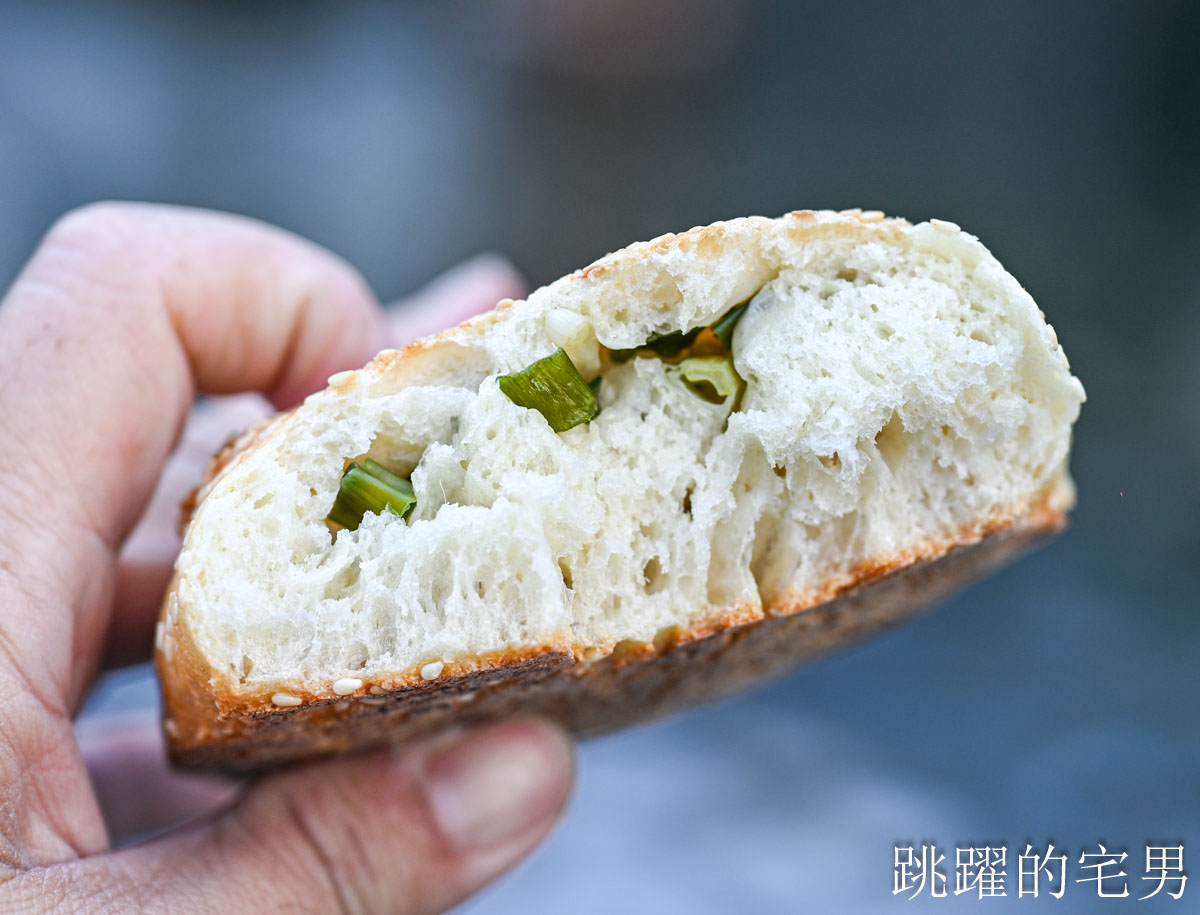 [台北燒餅推薦]盛味豐炭烤燒餅-營業時間從早到晚每個人都買超多，豆沙鍋餅我的愛，科技大樓站美食推薦蔥餅超香