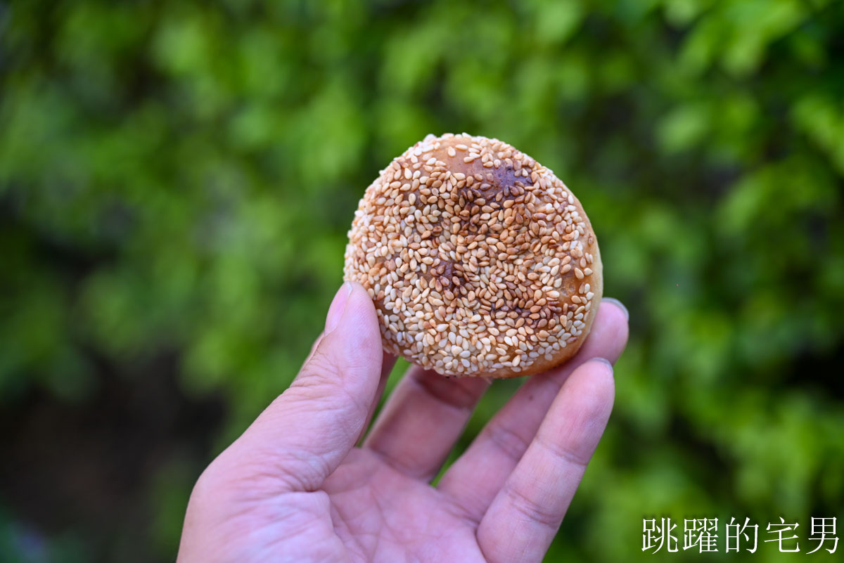 [台北燒餅推薦]盛味豐炭烤燒餅-營業時間從早到晚每個人都買超多，豆沙鍋餅我的愛，科技大樓站美食推薦蔥餅超香