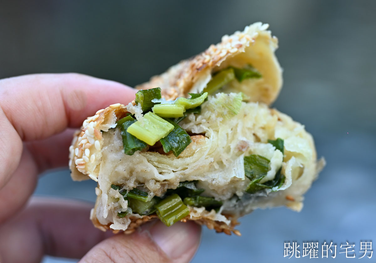 [台北燒餅推薦]盛味豐炭烤燒餅-營業時間從早到晚每個人都買超多，豆沙鍋餅我的愛，科技大樓站美食推薦蔥餅超香