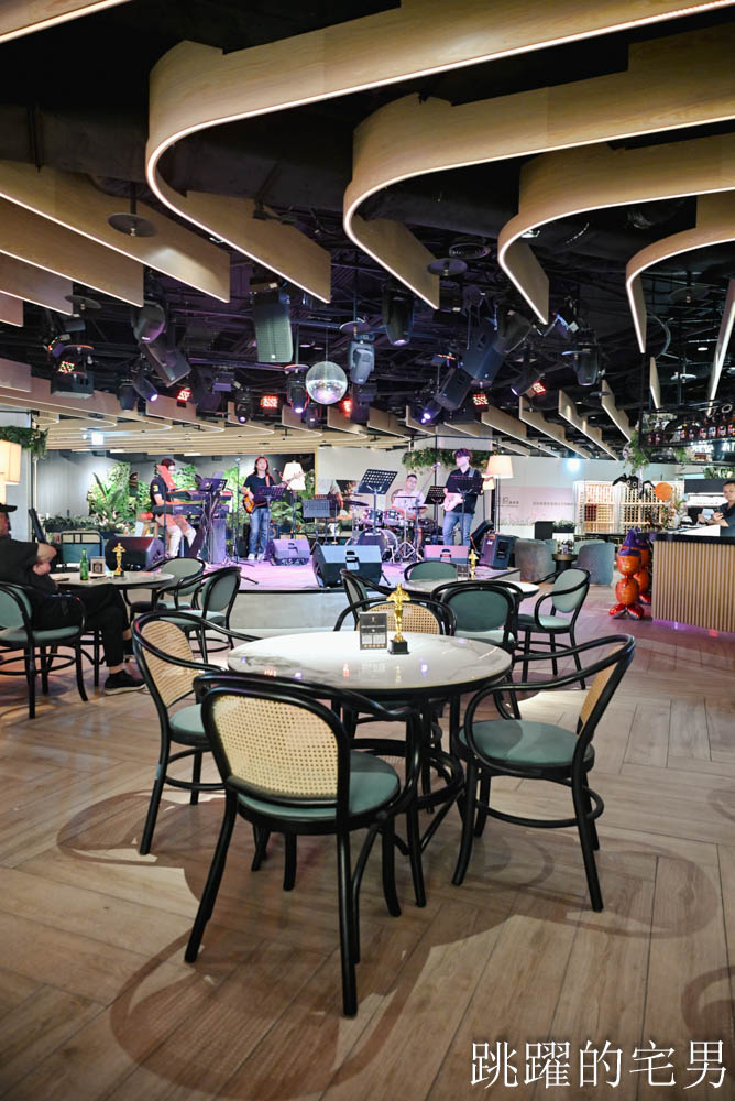 [信義區餐酒館]Oscar Lounge搬家-佔地百坪台北101旁酒吧，信義區Live House現場氣氛超好