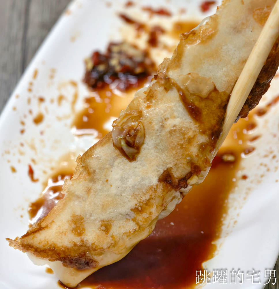 [花蓮早餐]中華水煎包-這家花蓮水煎包韭菜滋味十足深得我心，鍋貼、高麗菜蛋餅、蘿蔔糕、蔥抓餅、連大腸麵線都有