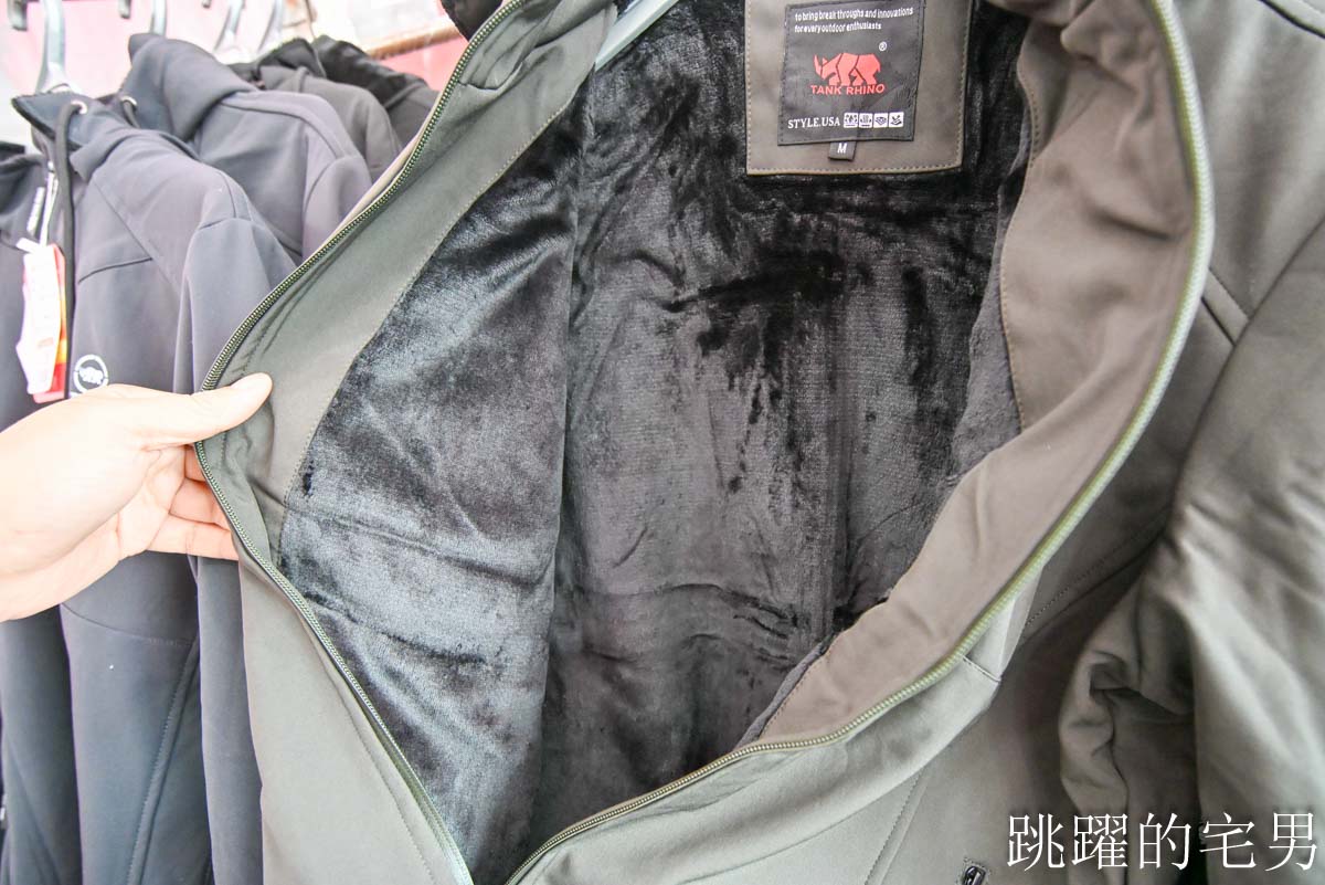 花蓮人必衝 ! 最大5棚特賣會開炸！萬件牛仔褲390、長袖綿T服飾100、冬季外套688、行李箱990、棉被990元起，品牌球鞋童鞋、39元生活百貨，全家需求一次滿足！