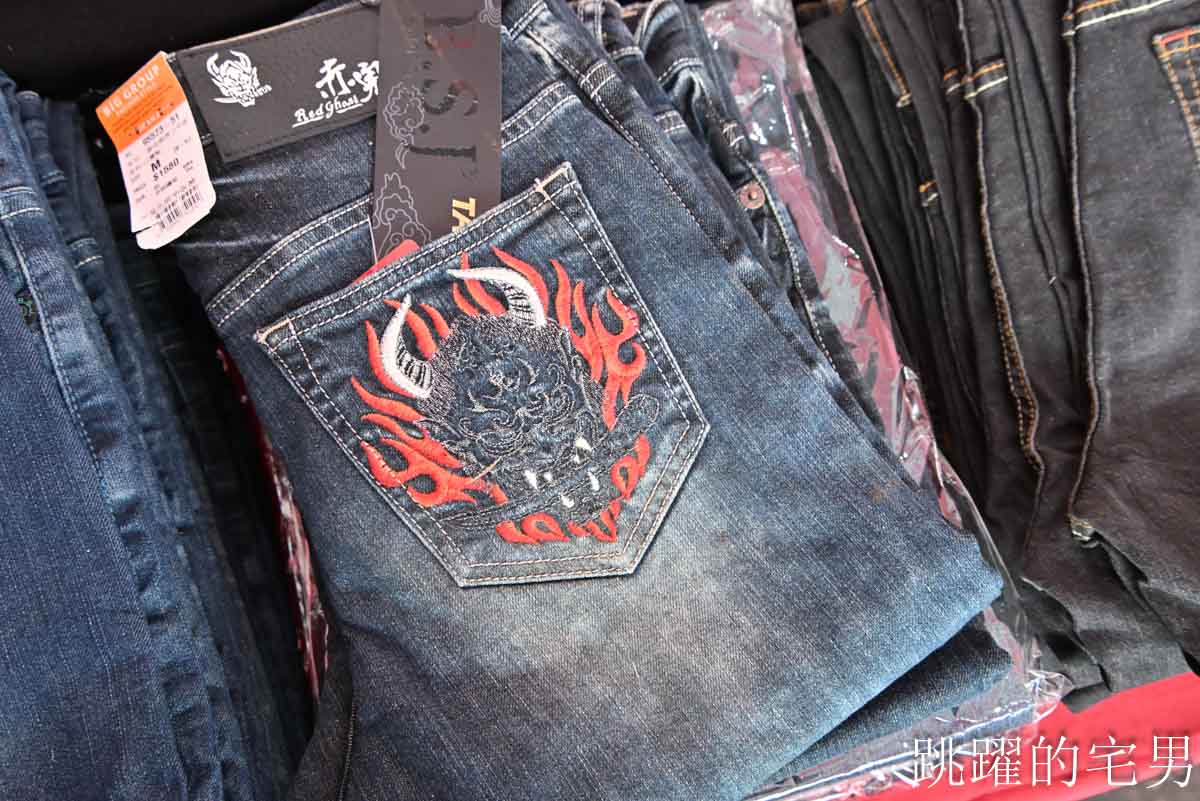 花蓮人必衝 ! 最大5棚特賣會開炸！萬件牛仔褲390、長袖綿T服飾100、冬季外套688、行李箱990、棉被990元起，品牌球鞋童鞋、39元生活百貨，全家需求一次滿足！