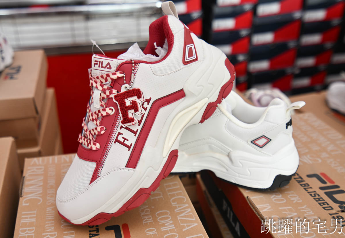 花蓮人必衝 ! 最大5棚特賣會開炸！萬件牛仔褲390、長袖綿T服飾100、冬季外套688、行李箱990、棉被990元起，品牌球鞋童鞋、39元生活百貨，全家需求一次滿足！