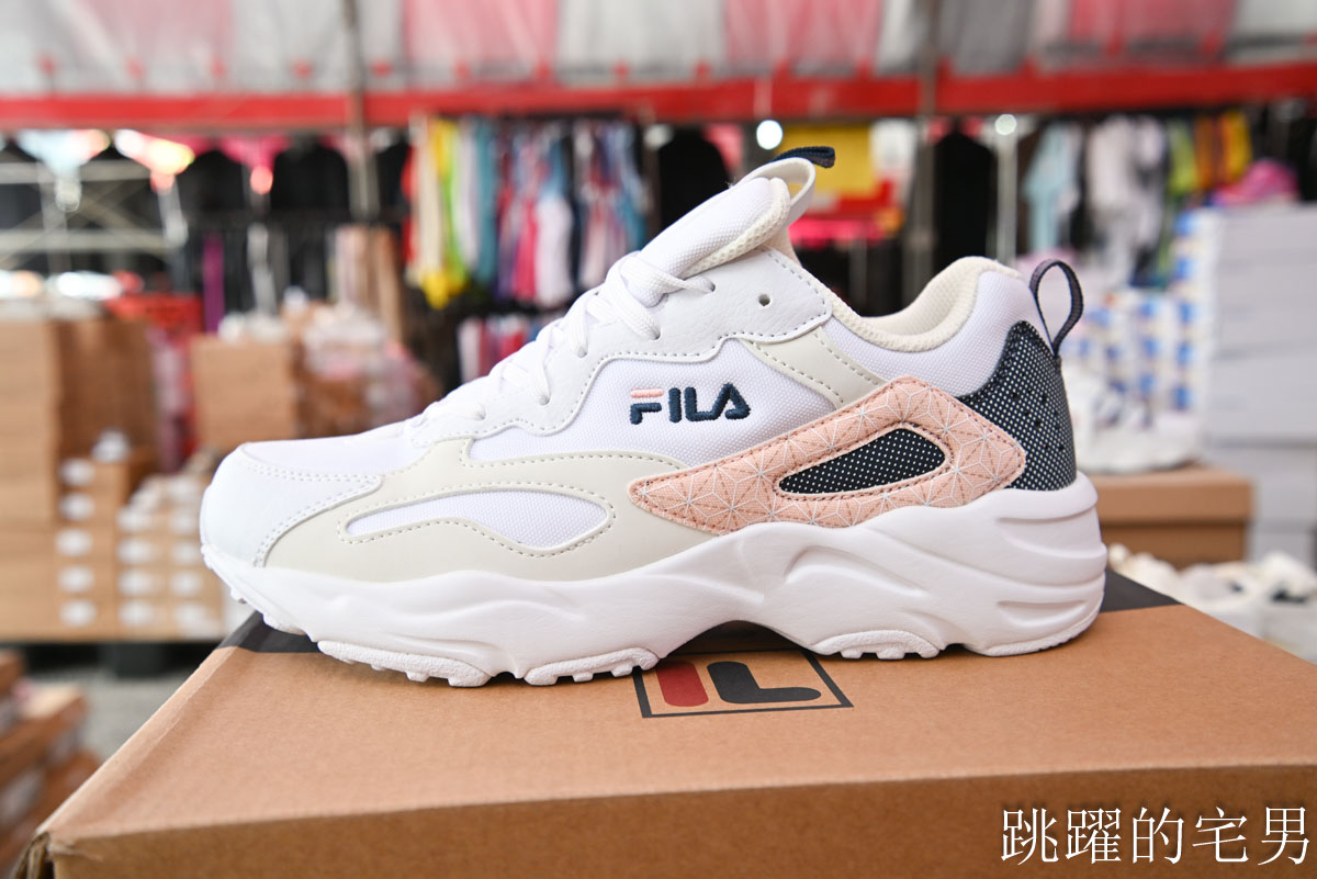 花蓮人必衝 ! 最大5棚特賣會開炸!萬件牛仔褲390、長袖綿T服飾100、冬季外套688、行李箱990、棉被990元起,品牌球鞋童鞋、39元生活百貨,全家需求一次滿足! 花蓮人必衝 ! 最大5棚特賣會開炸!萬件牛仔褲390、長袖綿T服飾100、冬季外套688、行李箱990、棉被990元起,品牌球鞋童鞋、39元生活百貨,全家需求一次滿足!