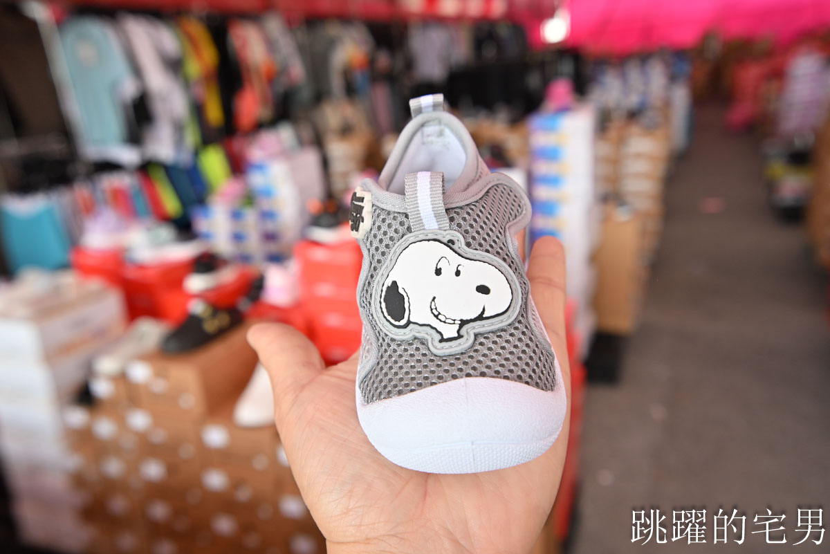 花蓮人必衝 ! 最大5棚特賣會開炸！萬件牛仔褲390、長袖綿T服飾100、冬季外套688、行李箱990、棉被990元起，品牌球鞋童鞋、39元生活百貨，全家需求一次滿足！